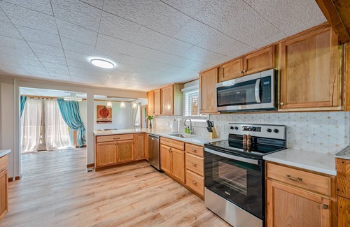 White Casa | Wild Mtn Cottage! w/ Coffee Bar