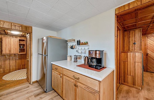 White Casa | Wild Mtn Cottage! w/ Coffee Bar