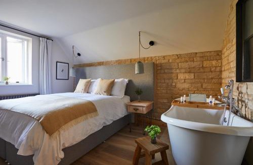 Ampney Crucis Hotel | Wild Thyme & Honey - Cirencester-Cotswolds
