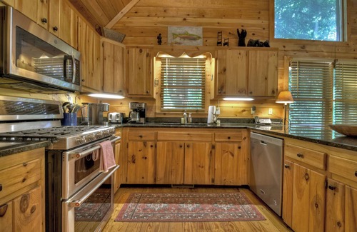 Epworth Cabina | Wild Water Lodge | Hot Tub | Fish From Cabin | Pool Table