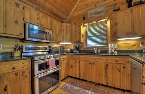 Epworth Cabina | Wild Water Lodge | Hot Tub | Fish From Cabin | Pool Table