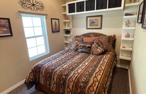 Fort McDowell Cabina | Wild West Gunsight Pass Sleeps 4