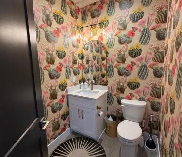 Hurricane Casa | Wild West Oasis - Experienced Hosts, 2 King Suites