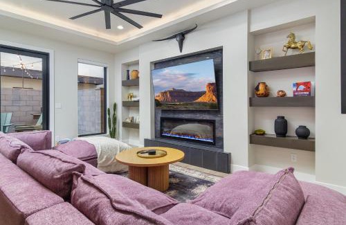 Hurricane Casa | Wild West Oasis - Experienced Hosts, 2 King Suites