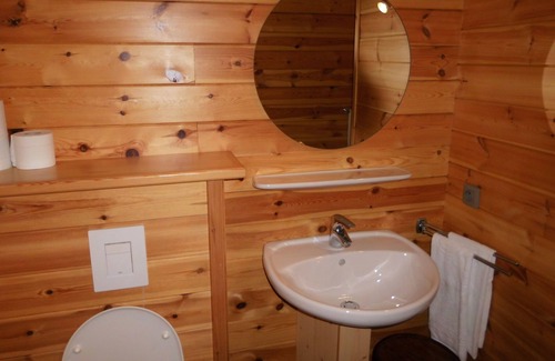 Cherain Cama Y Desayuno | B & b del viejo oeste en las Ardenas, habitación para 2 huéspedes, baño privado