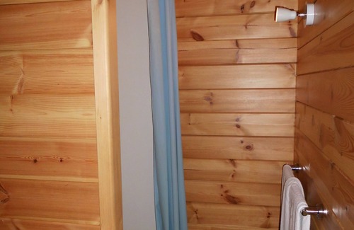 Cherain Cama Y Desayuno | B & b del viejo oeste en las Ardenas, habitación para 2 huéspedes, baño privado