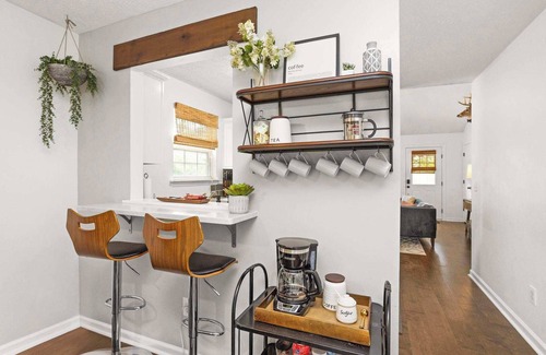 Maplewood Heights Casa | Wildcat Cottage, Enchanting Home Ten Minutes to Downtown