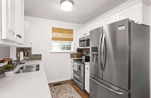 Maplewood Heights Casa | Wildcat Cottage, Enchanting Home Ten Minutes to Downtown