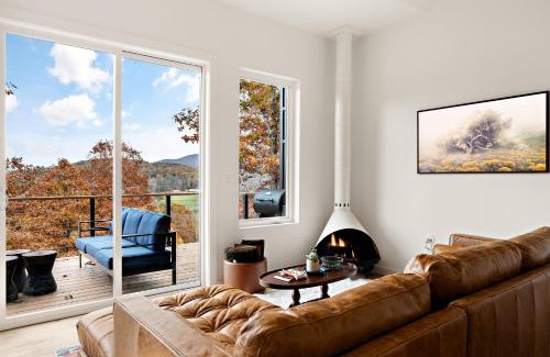 Young Harris Casa | Wildcat Modern - 2br Firepit, Deck Dog Friendly