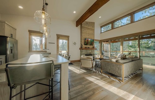 Eureka Casa | Wilderness Club Cabin – Sleeps 7