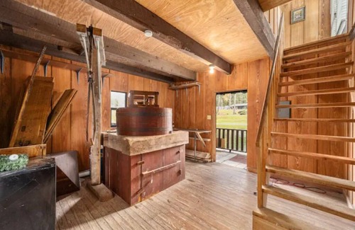 Edgar Casa | Wilderness Getaway at The Grist Mill