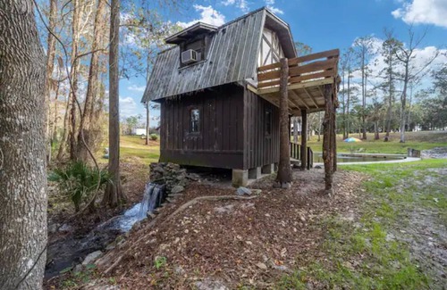 Edgar Casa | Wilderness Getaway at The Grist Mill