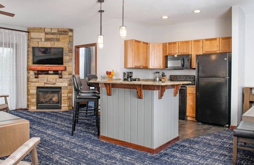 Lake Delton Casa | Wilderness & Water Parks! 1 Bedroom in a Luxury Property