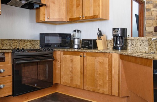 Lake Delton Casa | Wilderness & Water Parks! 1 Bedroom in a Luxury Property