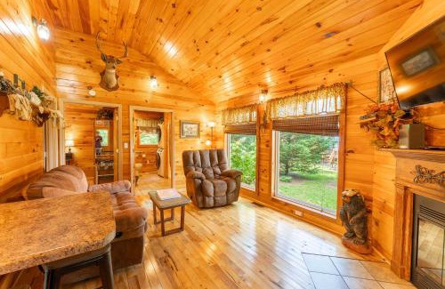 Bryant Casa | Wildflower Cabin with a private hot tub