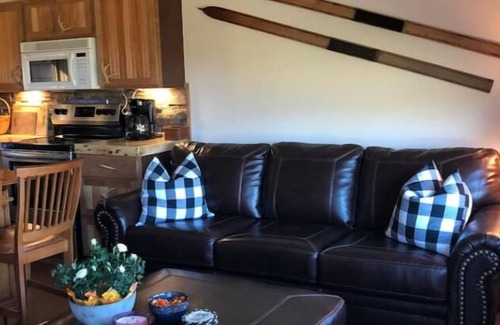 Lake Placid Cabaña | Wildflower Cottage for a Special Vacation STR 200283