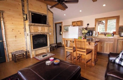 Lake Placid Cabaña | Wildflower Cottage for a Special Vacation STR 200283