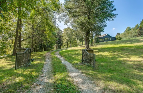 Leipers Fork Casa | Granja de Flores Silvestres - Retiro elegante de Leiper's Fork en 15 acres con estanque