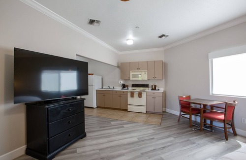 Oak Creek Hotel | Wildflower Inn at Bell Rock