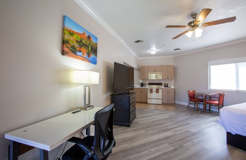 Oak Creek Hotel | Wildflower Inn at Bell Rock