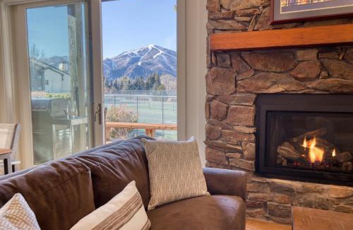 Elkhorn Casa | Wildflower Resort Stay - Sun Valley Condo with King Bed and Mtn Views