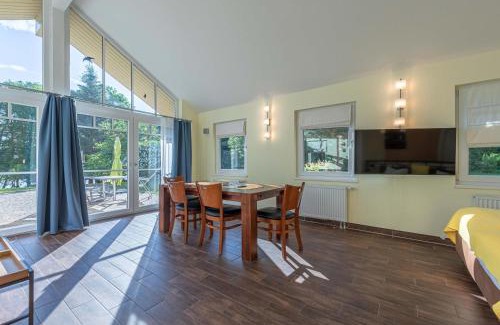 Muritz Casa | Wildgans - Stilvolles Ferienhaus mit Terrasse, Seeblick & Naturidylle am Loppiner See