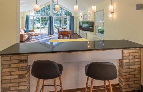 Muritz Casa | Wildgans - Stilvolles Ferienhaus mit Terrasse, Seeblick & Naturidylle am Loppiner See