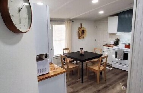 Cedar Creek Casa | Wildlife Haven King Bed! Free snacks, near Austin!