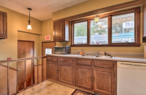 Easley Cabaña | 'Wildlife Lodge' Columbia Retreat off I-70!
