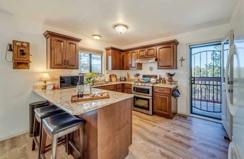 Ruidoso Cabina | Wildlife Watching & Mtn Views: Luxe Ruidoso Escape