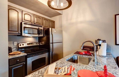 Four O'Clock Condominio | Wildwood - Lujo Ski In / Creekside Pet Friendly Condo en el corazón de Breck