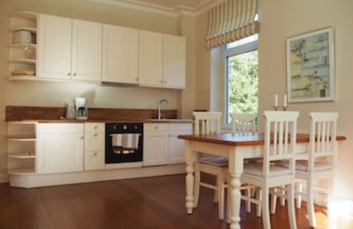 Neu Schonberg Apartamento | Wilhelminian style villa on Holstein's Baltic Sea