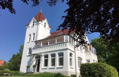 Neu Schonberg Apartamento | Wilhelminian style villa on Holstein's Baltic Sea