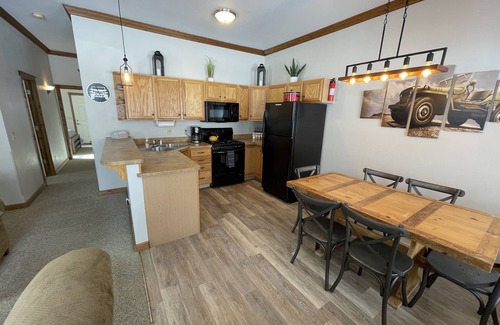 Ouray Condominio | Will it be ICE AXE, CRAWLER, NORDIC? 1200MGPS-Mtn Views! On River! BBQ & yard!