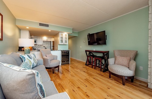 Mountainside Condominio | Will O' The Wisp 501F: Lakefront 3 Level Condo with 3 Bedrooms, 2 Baths!