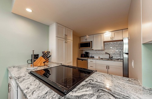 Mountainside Condominio | Will O' The Wisp 501F: Lakefront 3 Level Condo with 3 Bedrooms, 2 Baths!