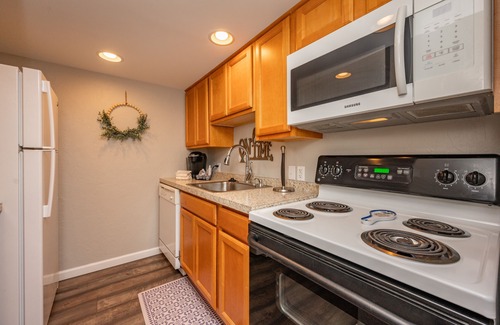 Mountainside Condominio | Will O' The Wisp 505F: Lakefront 3 Level Condo with 3 Bedrooms, 2 Baths