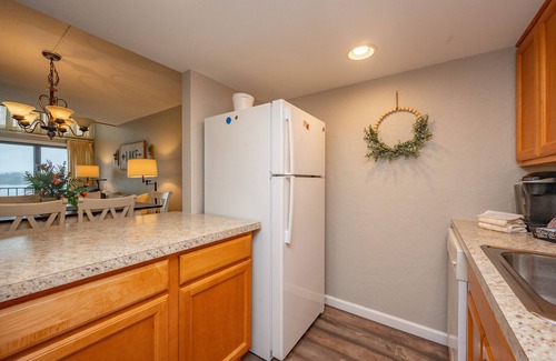 Mountainside Condominio | Will O' The Wisp 505F: Lakefront 3 Level Condo with 3 Bedrooms, 2 Baths