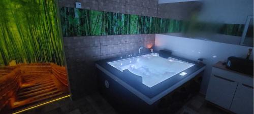 Wola Matiaszowa Villa | WILLA NA WYŁĄCZNOŚĆ 12 os BIESZCZADY z Salą Imprezową, Jacuzzi, Sauną, Balią Zewnętrzną oraz 2 baseny z podgrzewaną wodą - Rezydencja Matiaszówka