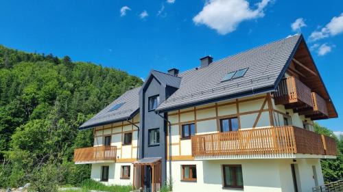 Stronie Slaskie Apartamento | Willa Sowia nowe apartamenty nad górskim potokiem zachwycający widok na góry