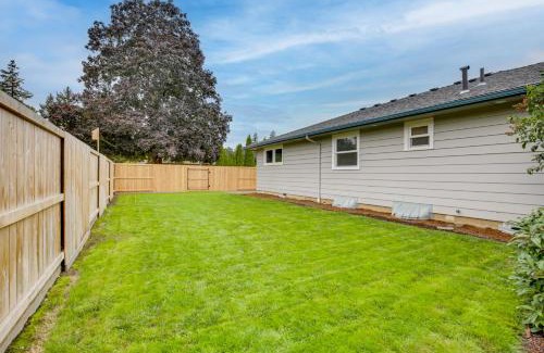 Albany Casa | Willamette Valley Family Home with Fenced Yard