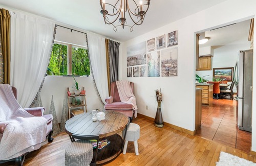 Zenda Cabaña | Williams Bay beach cottage with hot tub on 2-acres