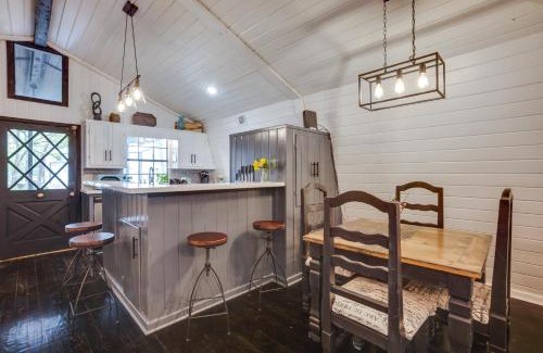 Willis Casa | Willis Vacation Rental about 2 Mi to Lake Conroe!