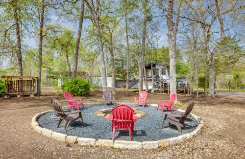 Willis Casa | Willis Vacation Rental about 2 Mi to Lake Conroe!