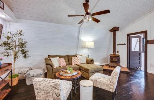 Willis Casa | Willis Vacation Rental about 2 Mi to Lake Conroe!