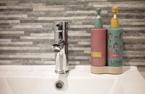 Weston-super-Mare Apartamento | Willow Barn, new family-friendly barn conversion.