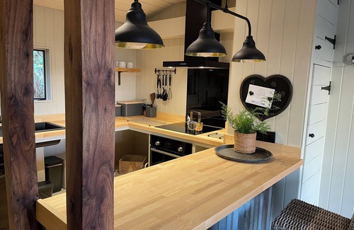 Littlebredy Casa | Willow Barn on the Vineyard for 2 People & Wood Fired Hot Tub