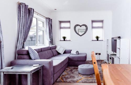Flookburgh Casa | Willow Chalet near Cartmel & Lake Windermere