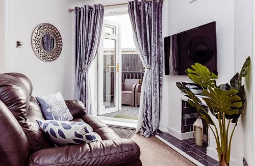Flookburgh Casa | Willow Chalet near Cartmel & Lake Windermere