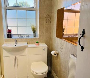 Billinge Casa | Willow Cottage - Billinge Wigan, sleeps 4 , parking and garden